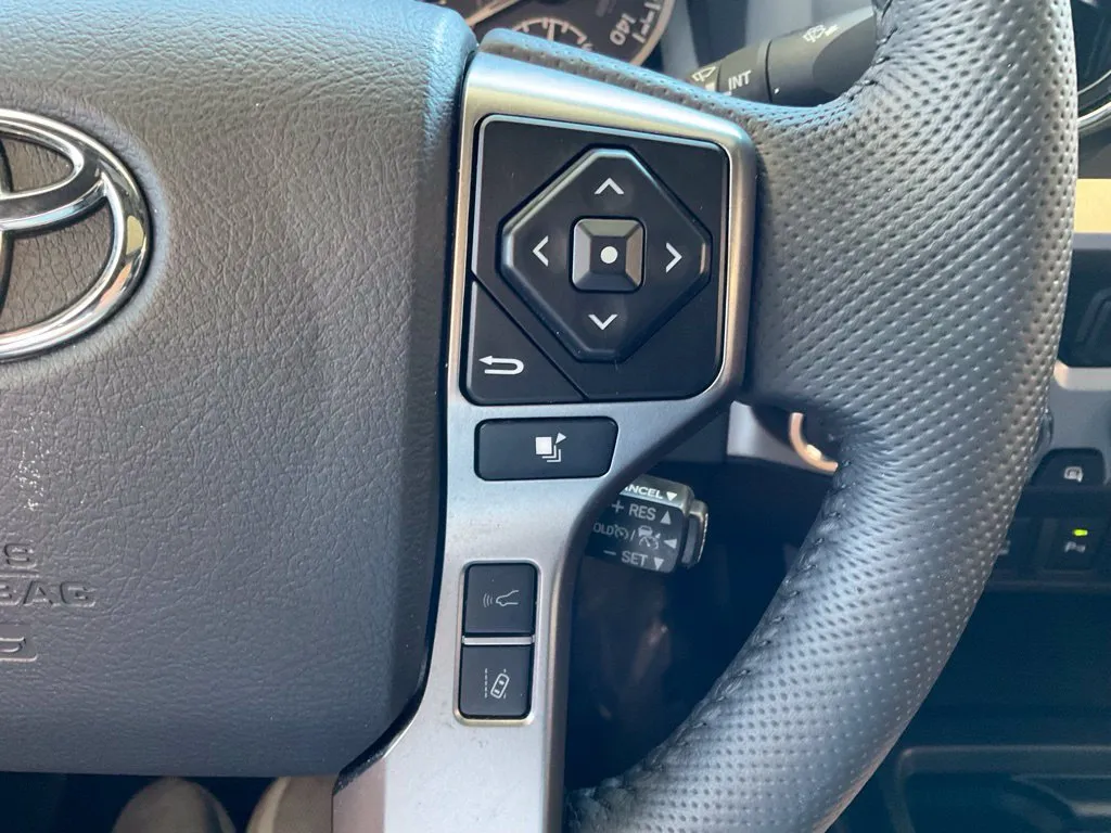 Toyota Tacoma photo 13