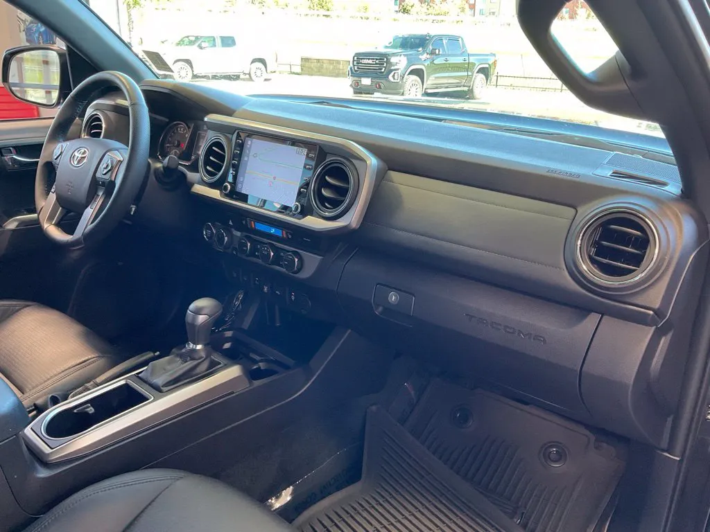 Toyota Tacoma photo 19
