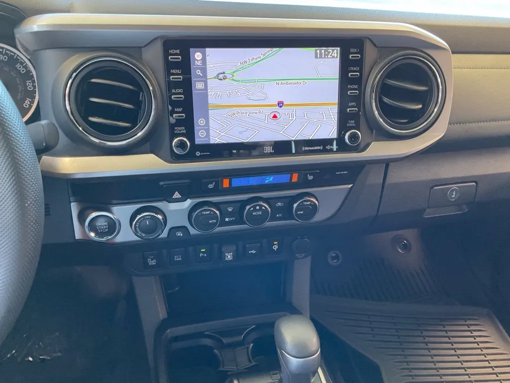 Toyota Tacoma photo 15