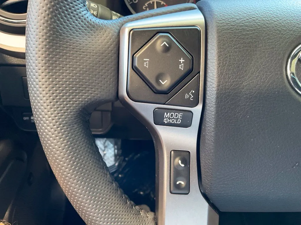 Toyota Tacoma photo 12