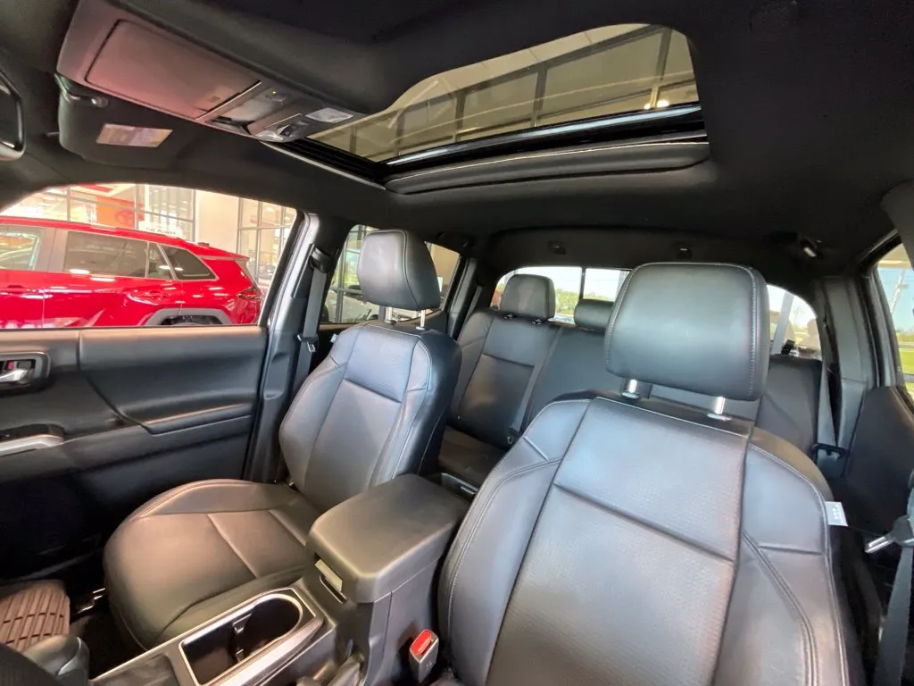 Toyota Tacoma photo 10