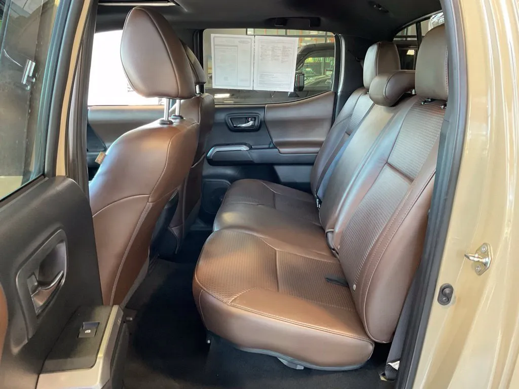 Toyota Tacoma photo 22