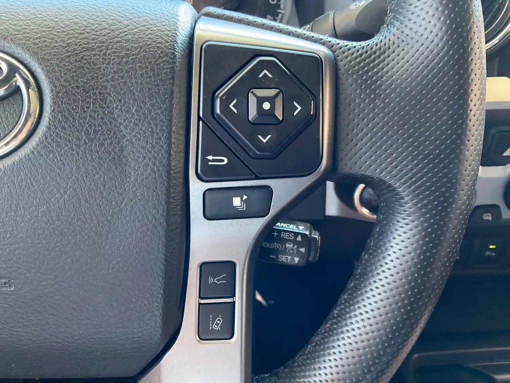 Toyota Tacoma photo 13