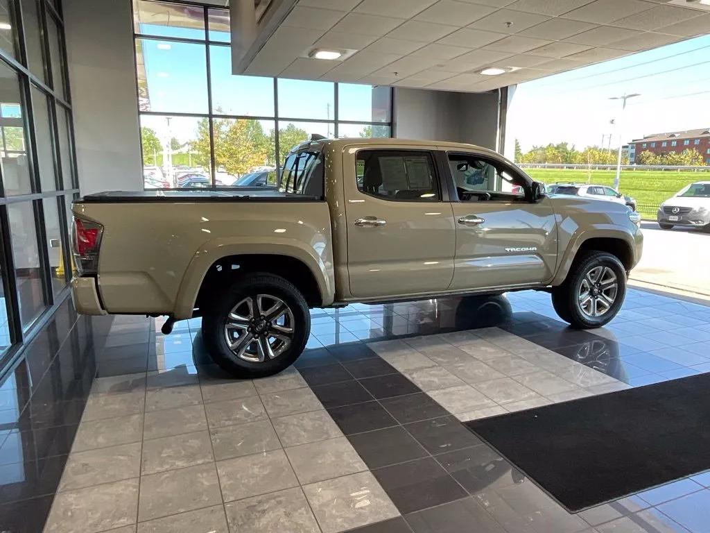Toyota Tacoma photo 6