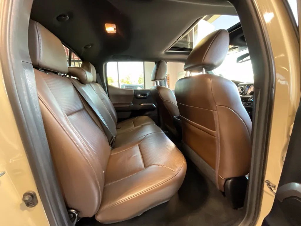 Toyota Tacoma photo 21