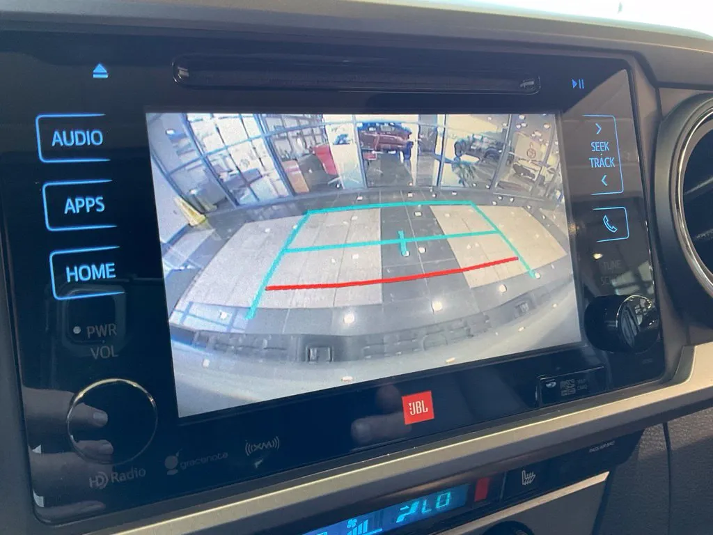 Toyota Tacoma photo 17