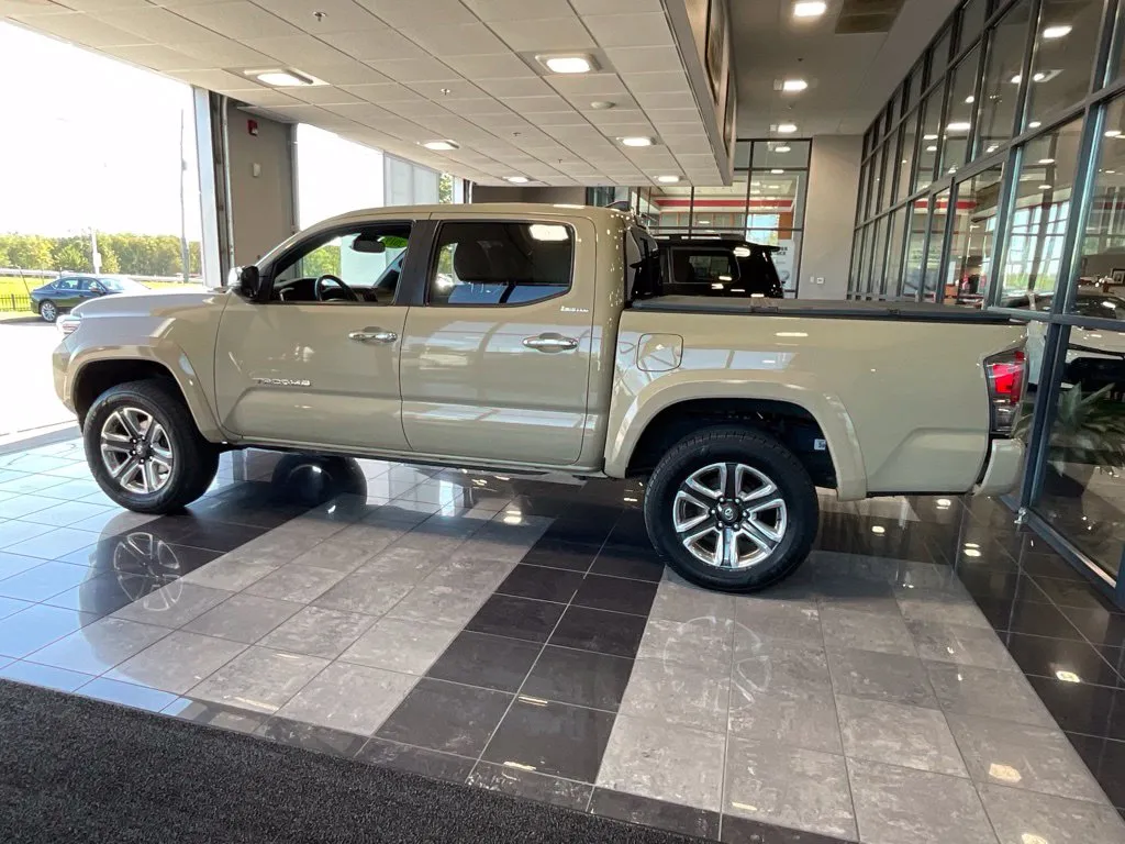 Toyota Tacoma photo 4