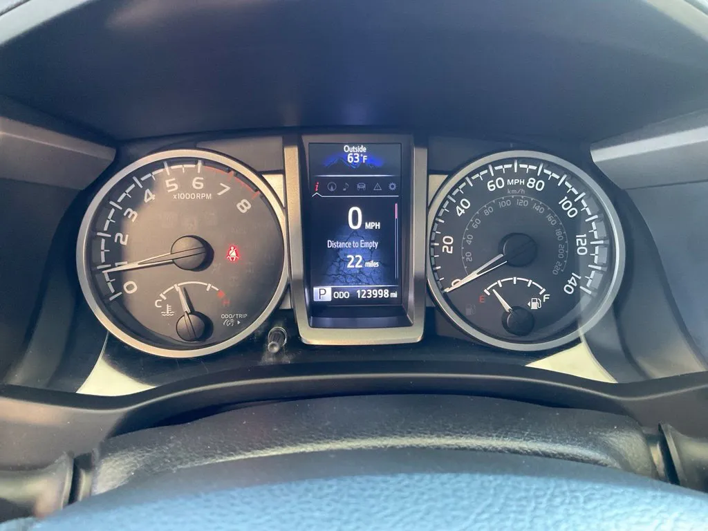 Toyota Tacoma photo 14