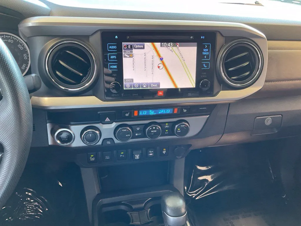 Toyota Tacoma photo 15
