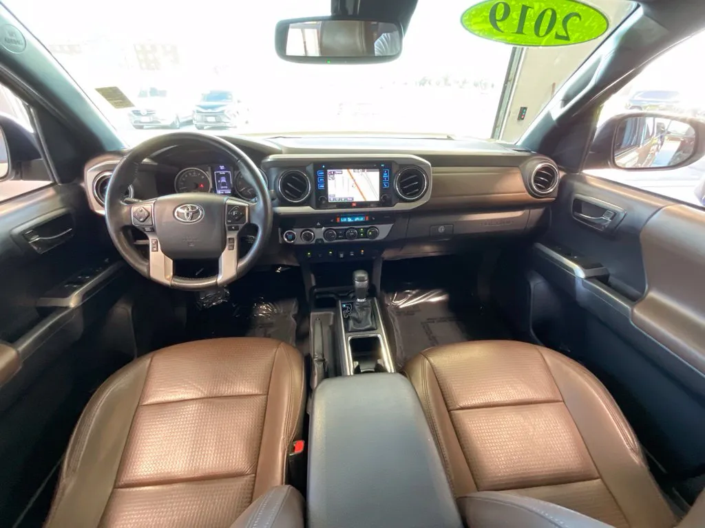 Toyota Tacoma photo 8