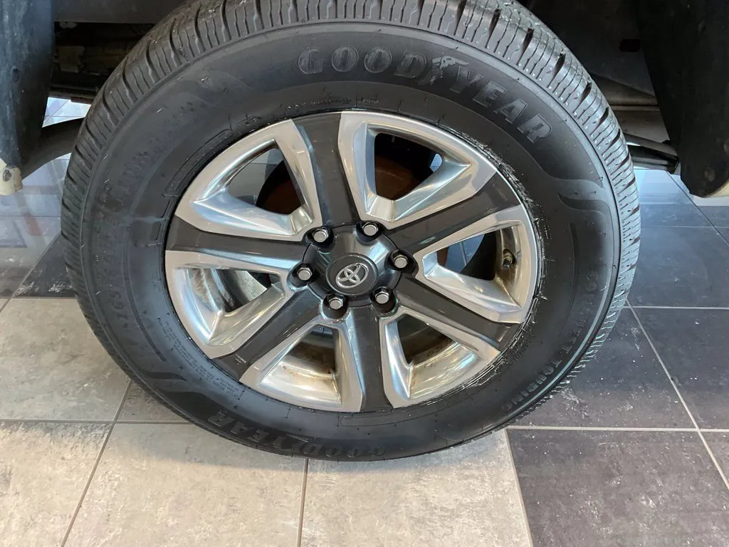 Toyota Tacoma photo 7
