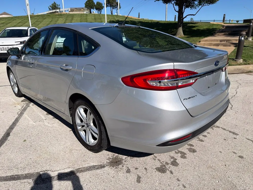 Ford Fusion photo 9
