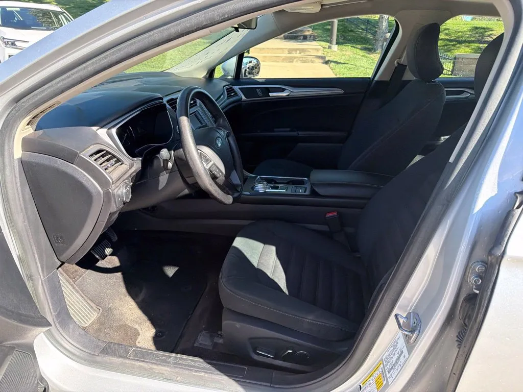 Ford Fusion photo 12