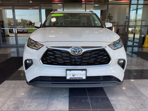 Photos of 2022 Toyota Highlander Hybrid Limited for sale in Kansas City, MO at Jay Wolfe Toyota