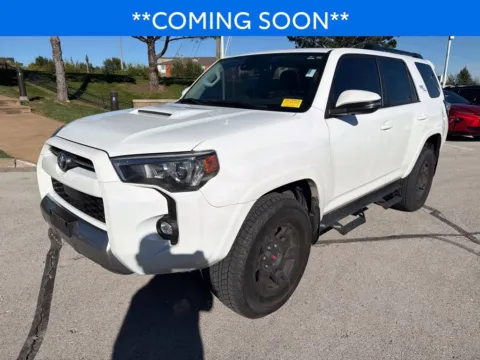 White 2024 Toyota 4Runner TRD Off-Road Premium for sale in Kansas City, MO