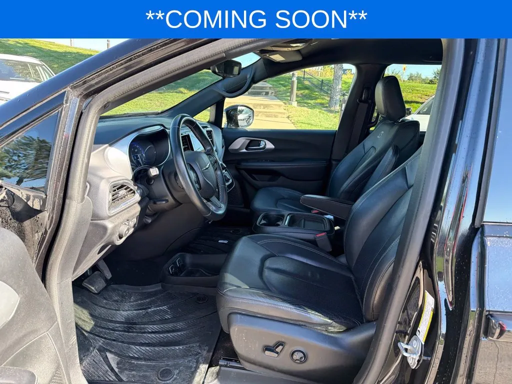 Chrysler Pacifica photo 11