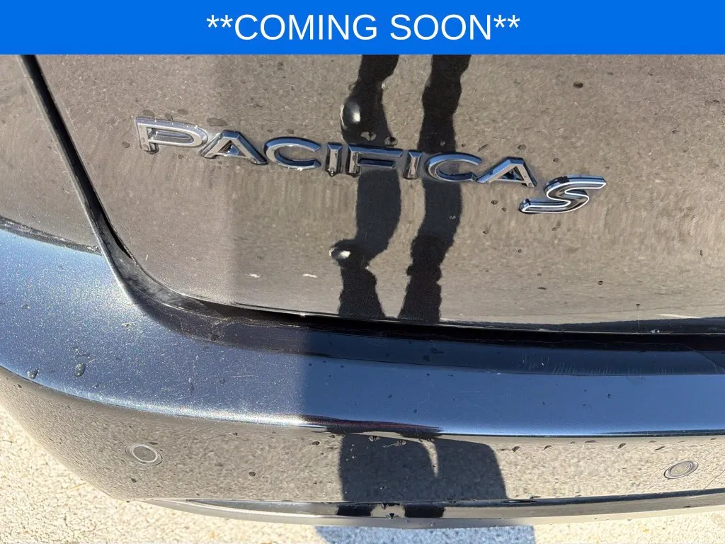 Chrysler Pacifica photo 13