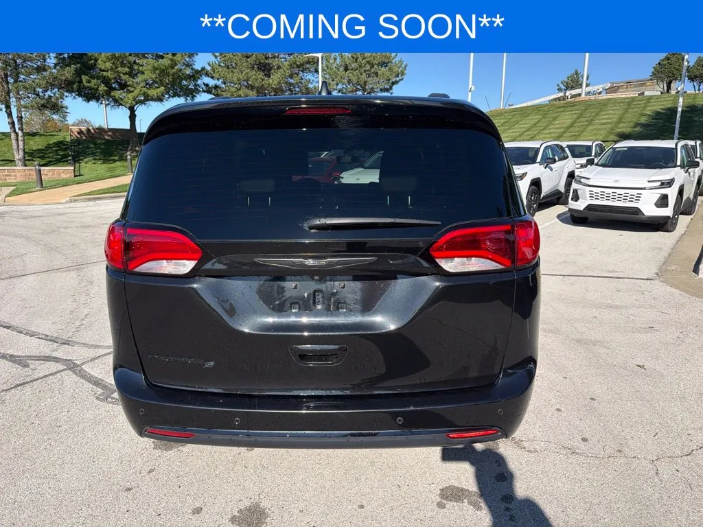Chrysler Pacifica photo 7