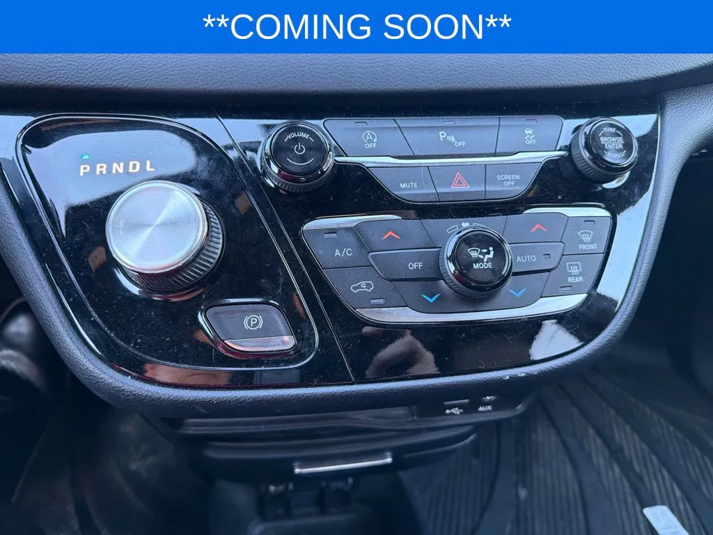 Chrysler Pacifica photo 16