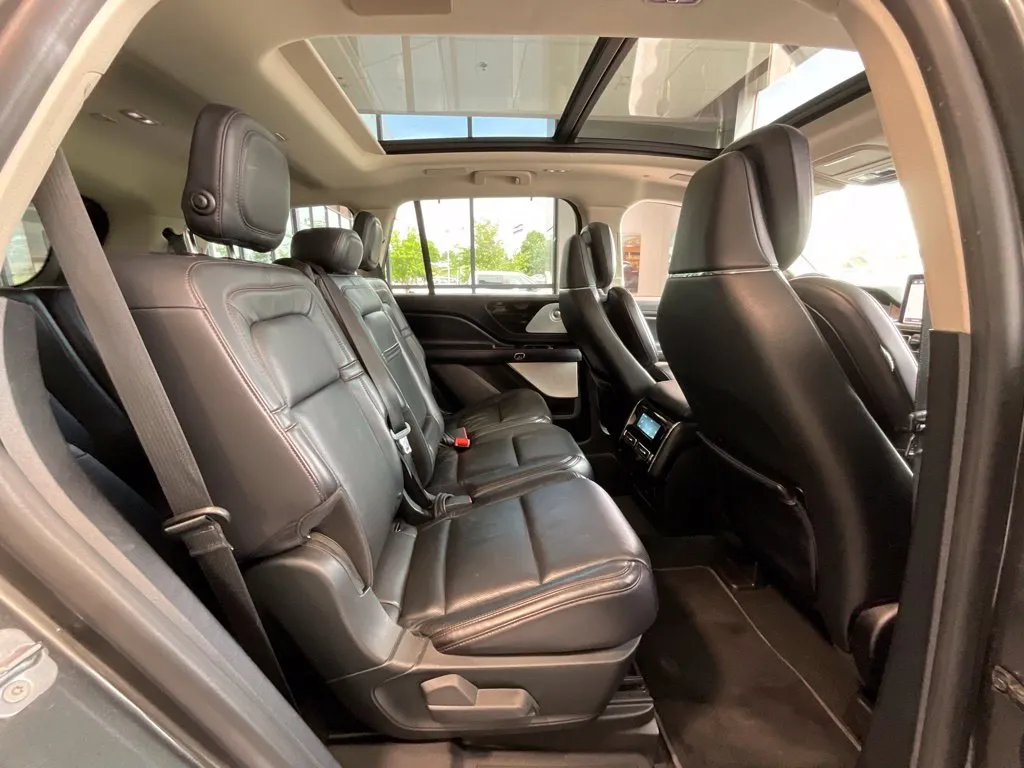 Lincoln Aviator photo 22