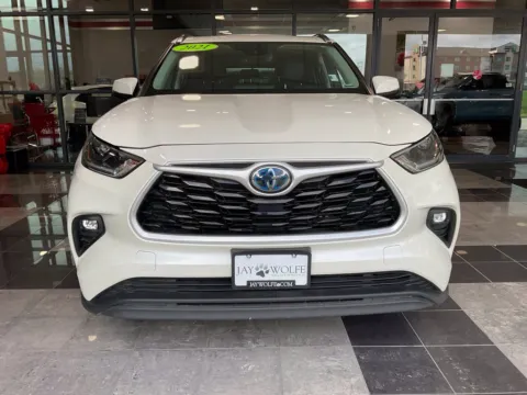 Photos of 2021 Toyota Highlander Hybrid XLE for sale in Kansas City, MO at Jay Wolfe Toyota