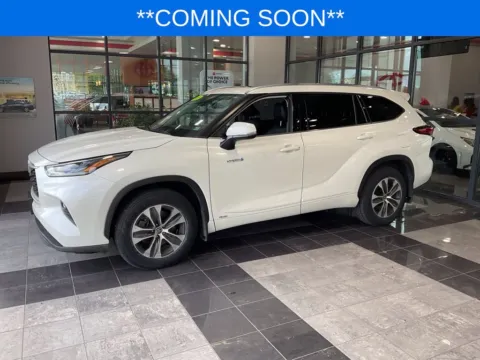 Another view of 2021 Toyota Highlander Hybrid XLE for sale in Kansas City, MO at Jay Wolfe Toyota