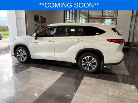 More photos of 2021 Toyota Highlander Hybrid XLE at Jay Wolfe Toyota, MO