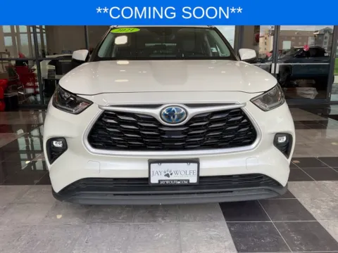 Photos of 2021 Toyota Highlander Hybrid XLE for sale in Kansas City, MO at Jay Wolfe Toyota