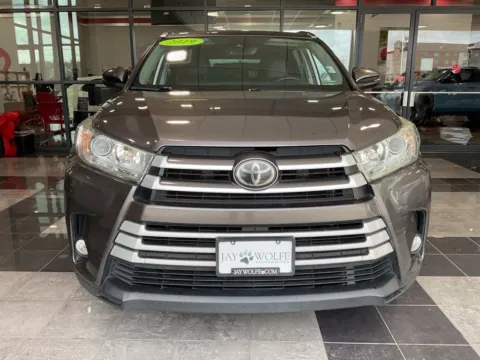 Photos of 2019 Toyota Highlander XLE for sale in Kansas City, MO at Jay Wolfe Toyota