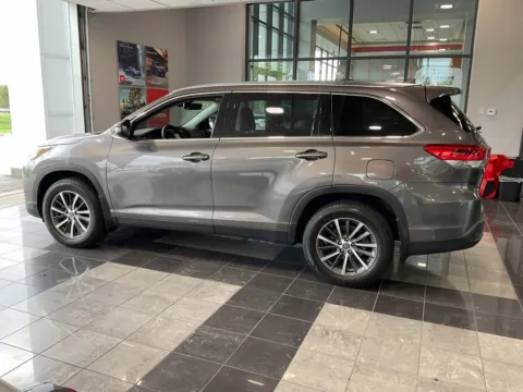 More photos of 2019 Toyota Highlander XLE at Jay Wolfe Toyota, MO