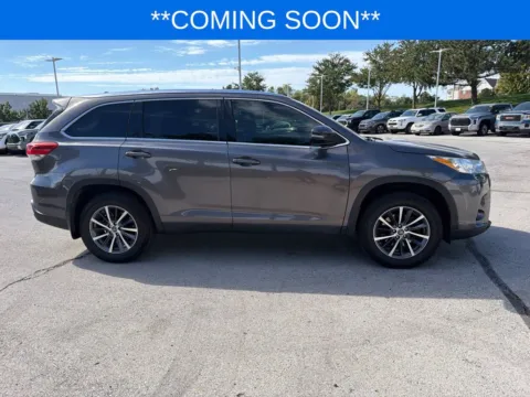 More photos of 2019 Toyota Highlander XLE at Jay Wolfe Toyota, MO