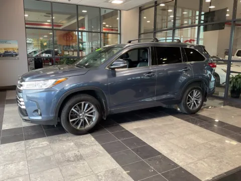 Another view of 2017 Toyota Highlander XLE for sale in Kansas City, MO at Jay Wolfe Toyota