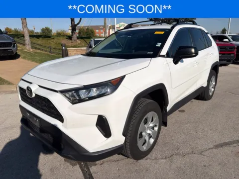 White 2020 Toyota RAV4 LE for sale in Kansas City, MO