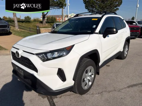 White 2020 Toyota RAV4 LE for sale in Kansas City, MO