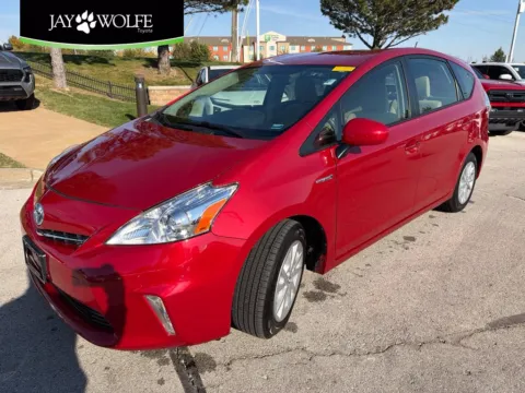 Red 2014 Toyota Prius v Two for sale in Kansas City, MO