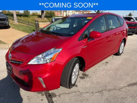 Red 2014 Toyota Prius v Two for sale in Kansas City, MO
