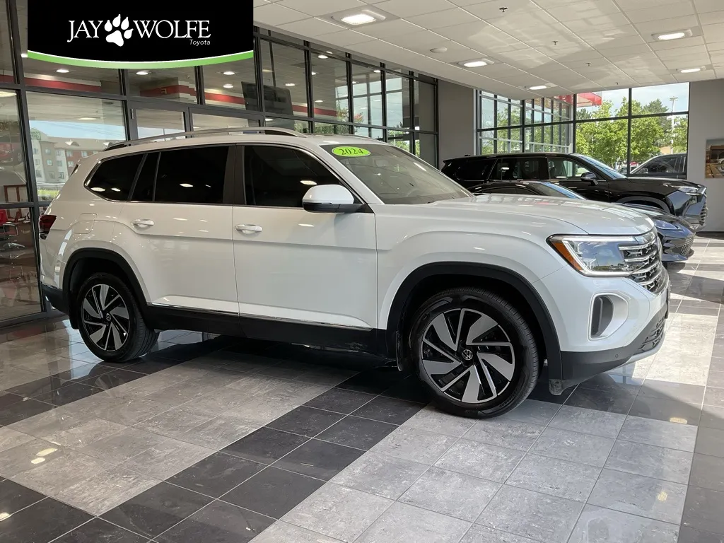 White 2024 Volkswagen Atlas 2.0T SEL for sale in Kansas City, MO