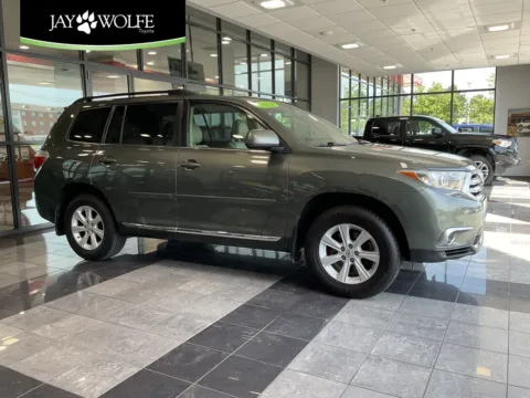 Green 2013 Toyota Highlander SE for sale in Kansas City, MO