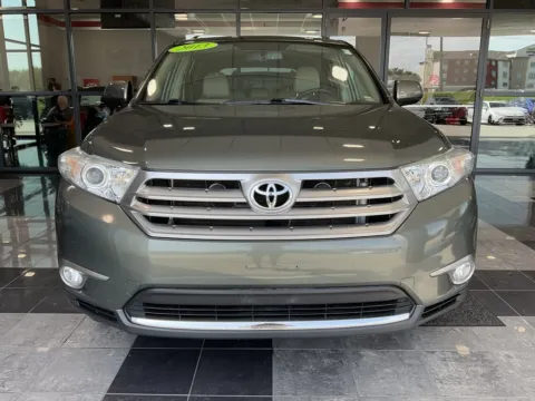 Photos of 2013 Toyota Highlander SE for sale in Kansas City, MO at Jay Wolfe Toyota