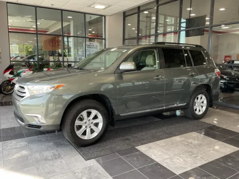 Another view of 2013 Toyota Highlander SE for sale in Kansas City, MO at Jay Wolfe Toyota