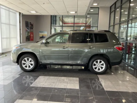 More photos of 2013 Toyota Highlander SE at Jay Wolfe Toyota, MO