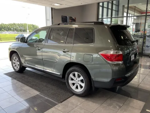 More photos of 2013 Toyota Highlander SE at Jay Wolfe Toyota, MO