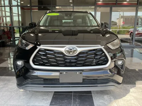 Photos of 2023 Toyota Highlander XLE for sale in Kansas City, MO at Jay Wolfe Toyota
