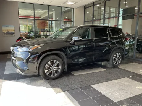 Another view of 2023 Toyota Highlander XLE for sale in Kansas City, MO at Jay Wolfe Toyota