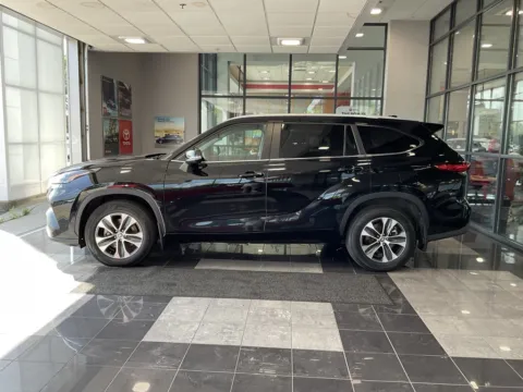 More photos of 2023 Toyota Highlander XLE at Jay Wolfe Toyota, MO