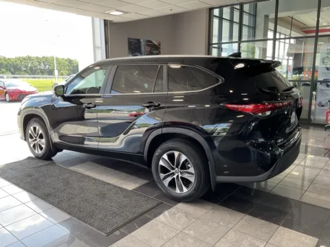 More photos of 2023 Toyota Highlander XLE at Jay Wolfe Toyota, MO