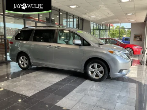 Silver 2014 Toyota Sienna LE for sale in Kansas City, MO