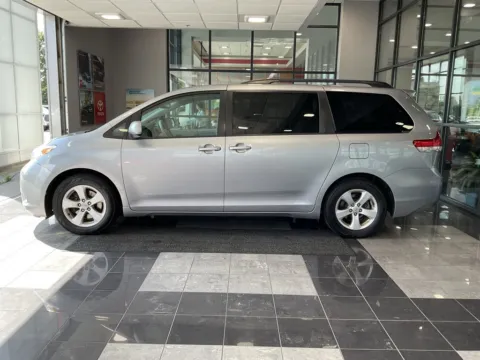 More photos of 2014 Toyota Sienna LE at Jay Wolfe Toyota, MO