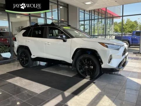 White 2023 Toyota RAV4 Hybrid XSE for sale in Kansas City, MO
