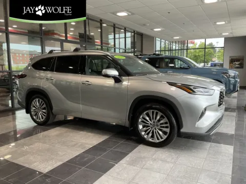 Silver 2025 Toyota Highlander Platinum for sale in Kansas City, MO